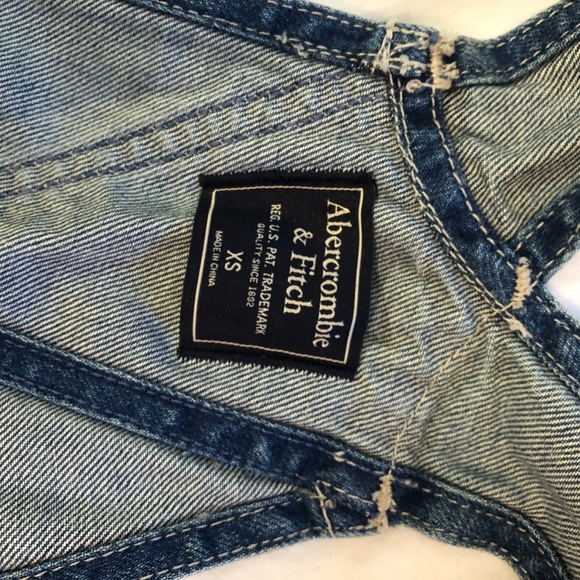Abercrombie and Fitch Denim Overall Shorts NWT - Picture 4 of 6